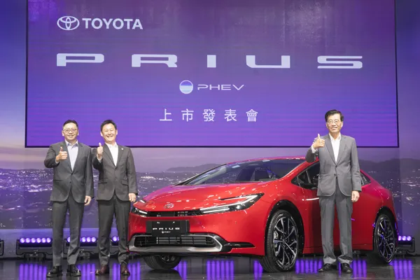 TOYOTA PRIUS PHEV
