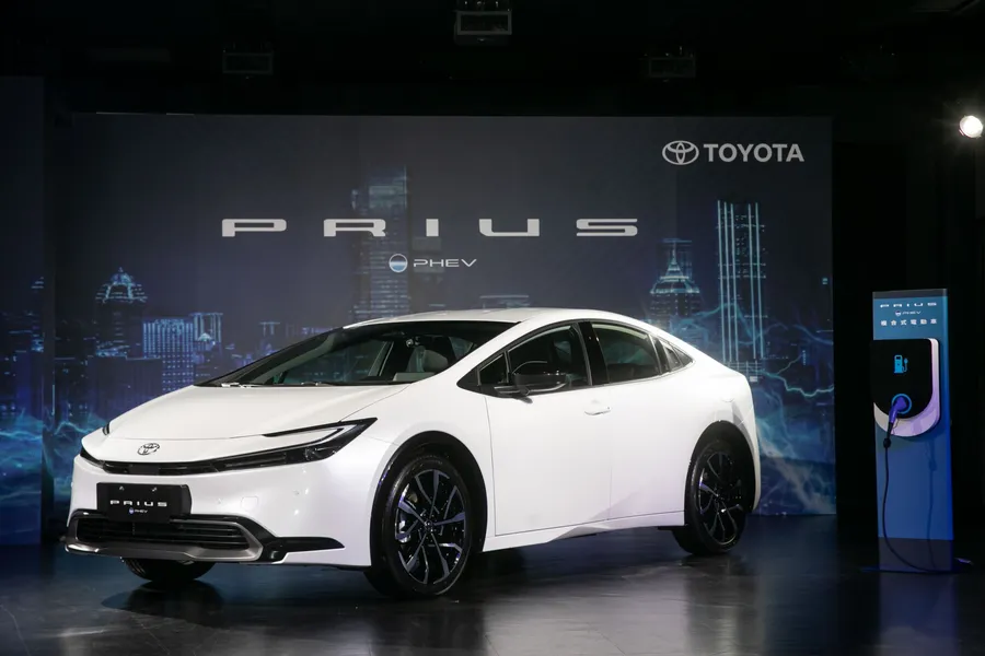 TOYOTA PRIUS PHEV登台！為什麼敢說是「無里程焦慮電動車」？亮點一次看
