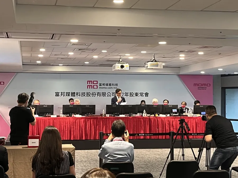 蔡明忠首次亮相momo股東會！千億業績後，電商巨頭的2大新引擎在這裡
