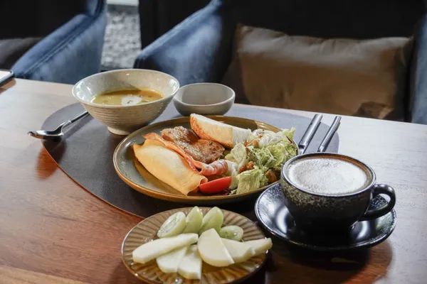 遊獵行腳_白窯餐館餐食2.jpg