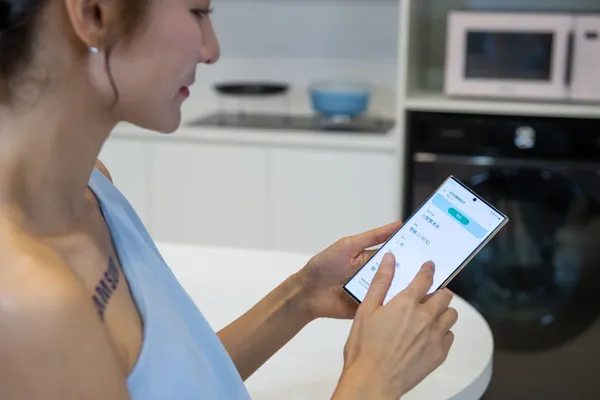 【新聞照片3】三星今年推出的多款家電產品系列支援SmartThings智慧串聯，能將各式家庭設備整合