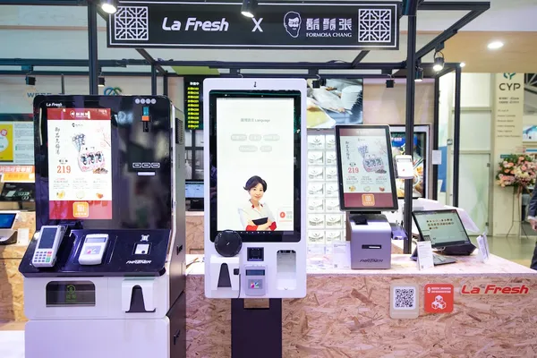 全台唯一AI多國語音辨識Kiosk-1.jpg