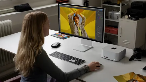 Apple-WWDC23-Mac-Studio-M2-Max-M2-Ultra-lifestyle-