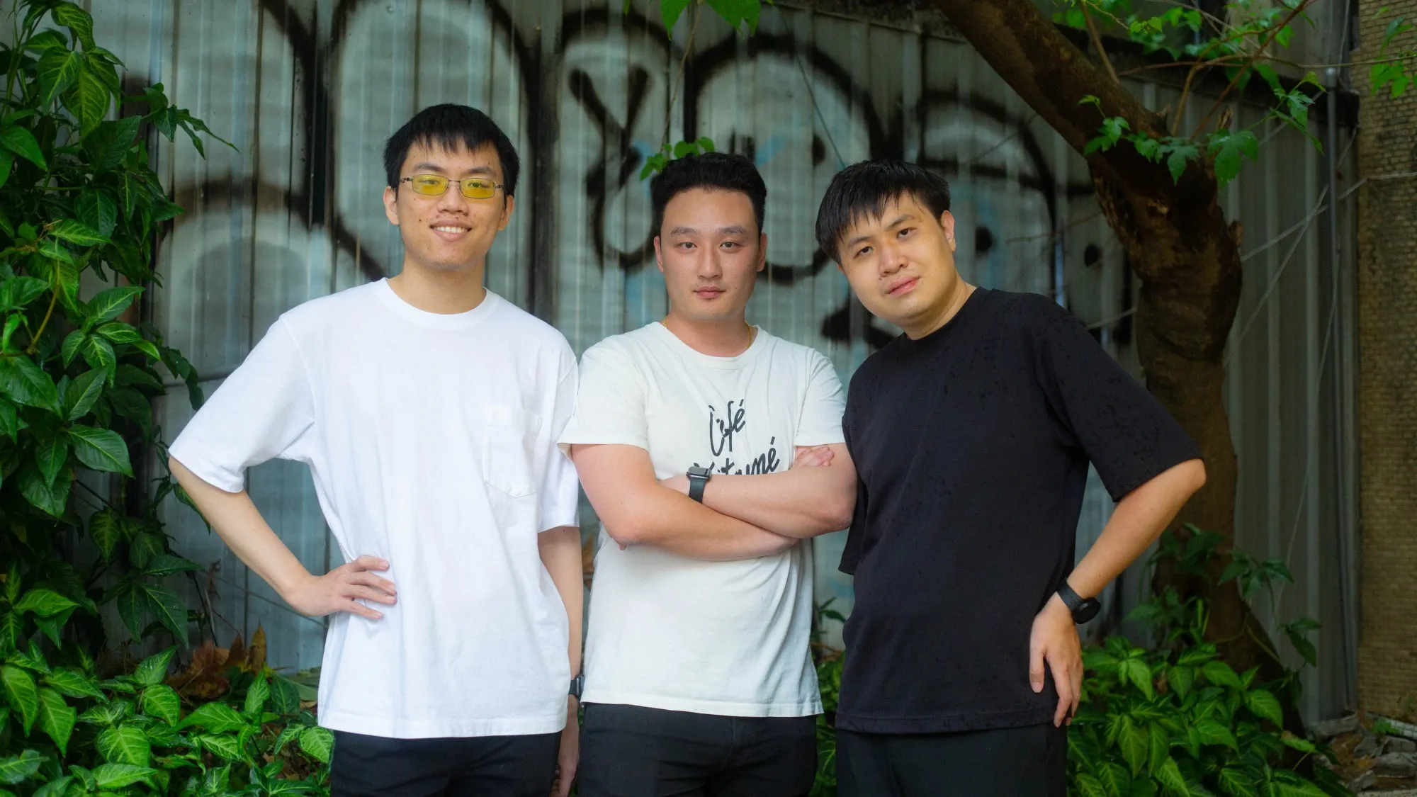 Storipress創辦團隊，從左到右分別是共同創辦人張佑盛、執行長潘奕瑄、技術長彭勝宇