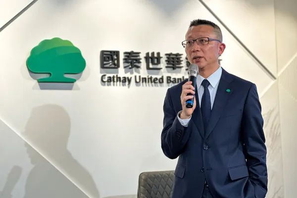 國泰世華銀行資深副總經理鄭有欽