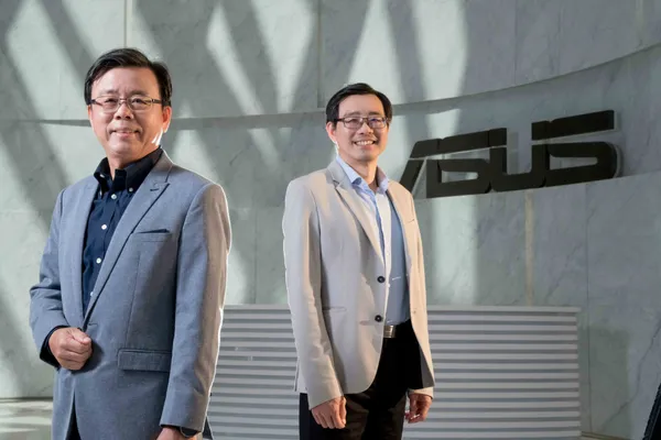 華碩執行長胡書賓（左）與共同執行長許先越（右）
