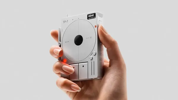 瑞典人氣電子品牌 Teenage Engineering 最新作「TP-7 錄音器」：宛如復古遊戲機、卡帶隨身聽般的迷人外型