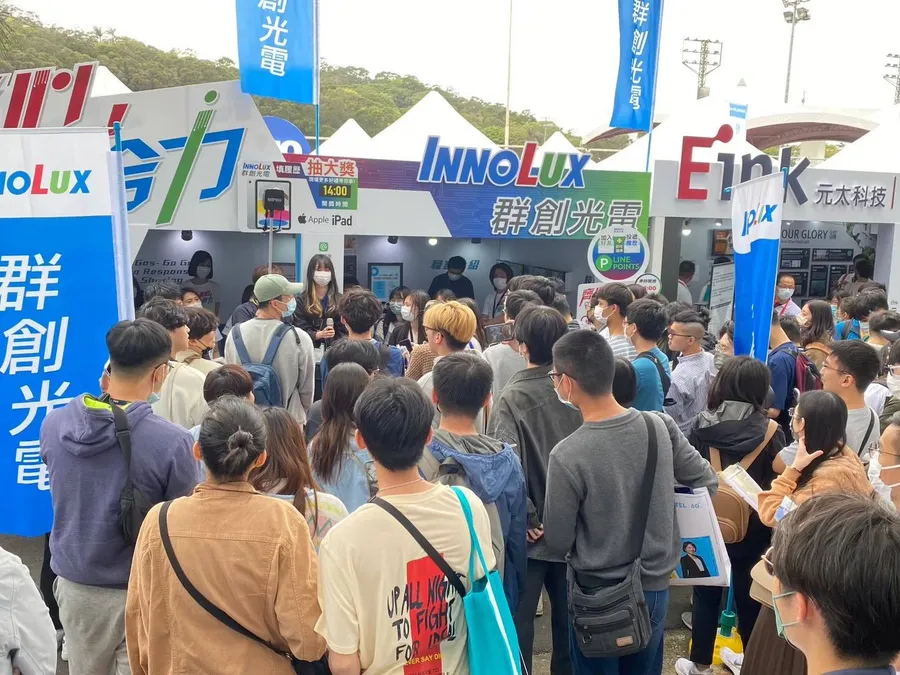 群創搶人才，獎學金今年加碼到125萬！達一門檻「畢業即就業」