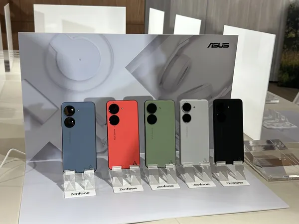 華碩Zenfone 10-2.jpg