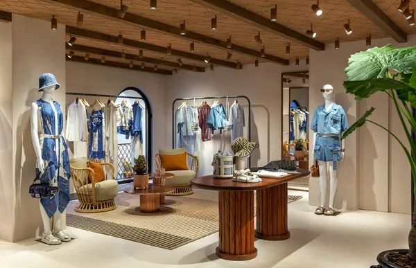 FENDI_B1C8~1.jpg