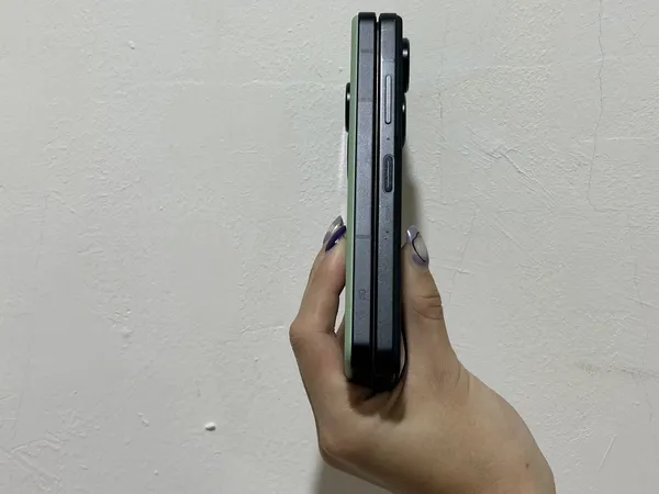 Zenfon 10兩代厚度.jpg