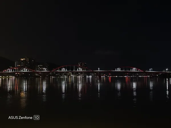 Zenfone 10夜拍兩倍.jpg