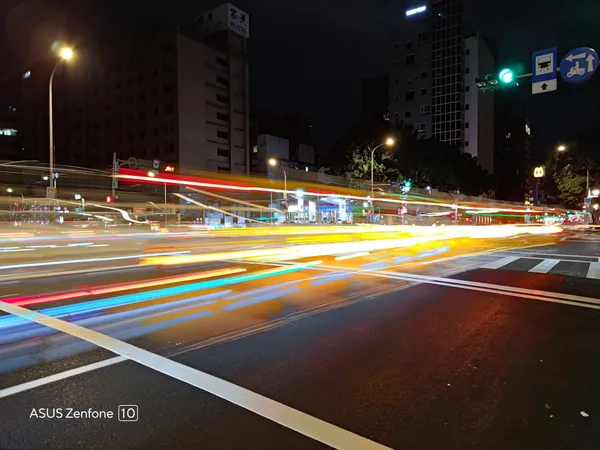 Zenfone 10 車軌2.jpg