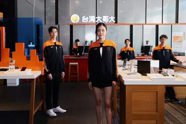 台灣大哥大全新門市制服
