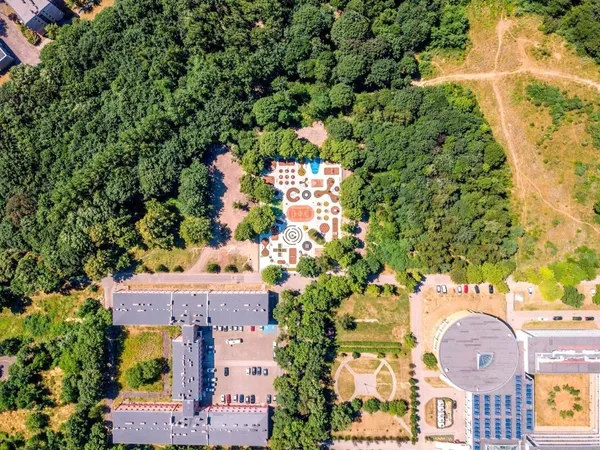 Upper-view-of-the-amount-of-nature-surrounding-the