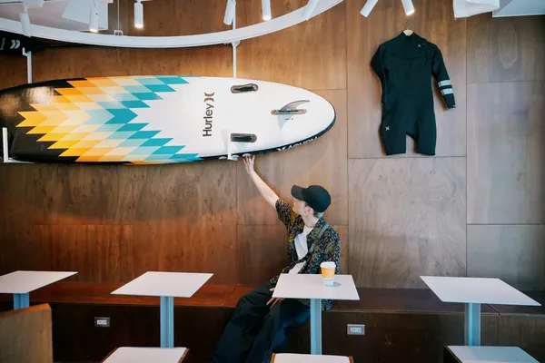 CAFE!N 聯手衝浪品牌 Hurley