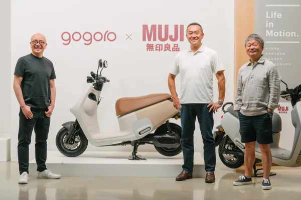 Gogoro ｘ MUJI無印良品全新聯名系列上市(右起Gogoro陸學森執行長、MUJI無印良品吉