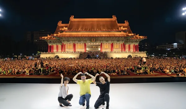 第28年支持雲門戶外公演的國泰金控由國泰世華銀行李偉正總經理親自到場，以及國家兩廳院總監劉怡汝及雲門