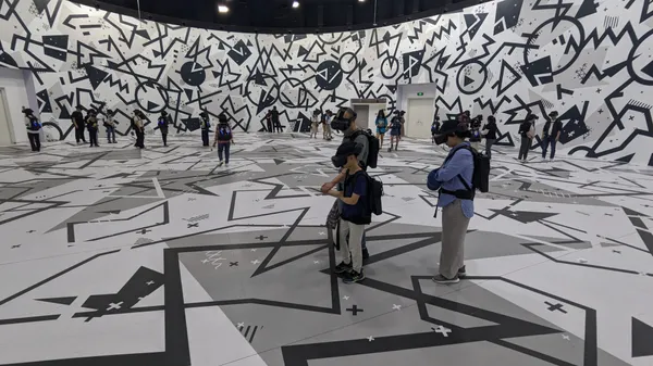 《永恆聖母院》沈浸式 VR 展覽