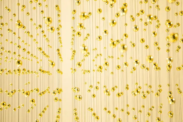 Louis Vuitton 2023珍稀皮革展_展覽入口區_路易威登立體花朵金屬珠綴造景 (3).j