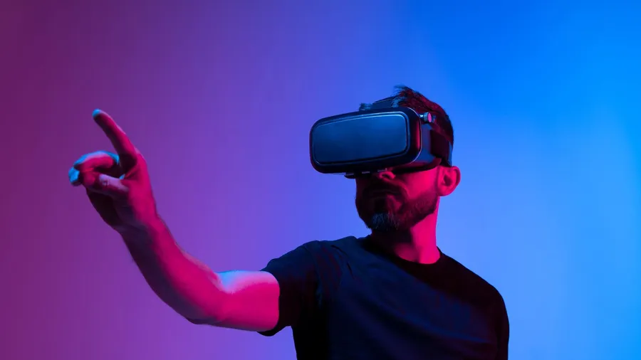 日立把AI變「老師傅」，打造臨場感培訓、還能賣給客戶！百年老店怎麼做？