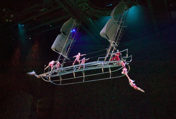 Cirque du Soleil O