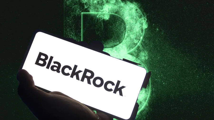 貝萊德越來越不「綠」！比特幣ETF申請結果即將出爐，會是比特幣大跌的元兇嗎？