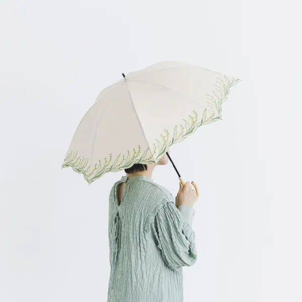 雨傘化身美麗花瓣