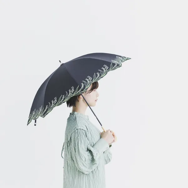 雨傘化身美麗花瓣