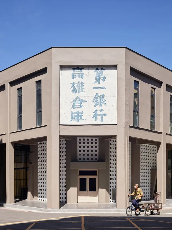 高雄「神諭咖啡」駁二開張