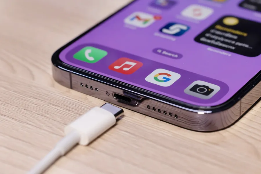 連蘋果都警告：睡覺時，iPhone別放床頭充電！你的睡眠品質可能會受影響