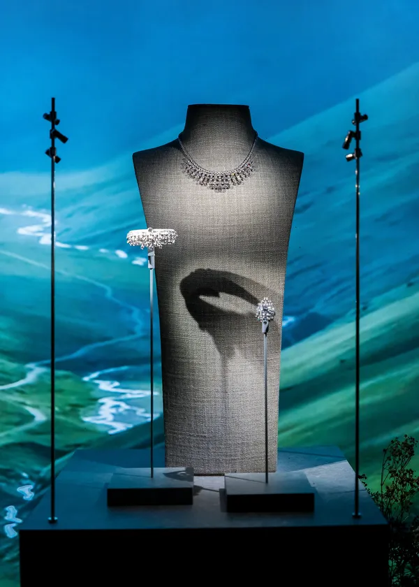 香奈兒TWEED DE CHANEL 頂級珠寶系列第一篇章(2020年)展示於Tweed Valle