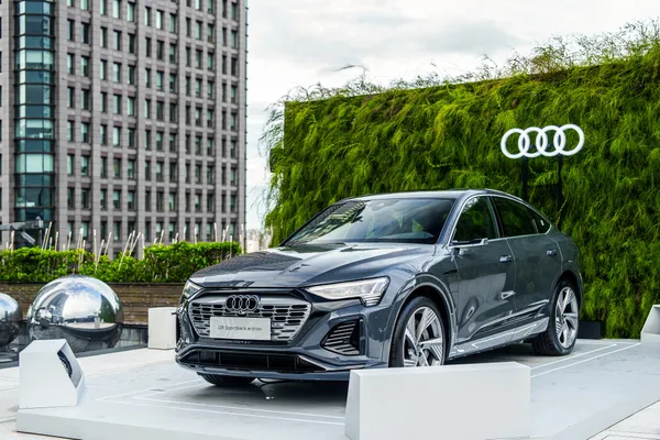 Q8 Sportback e-tron