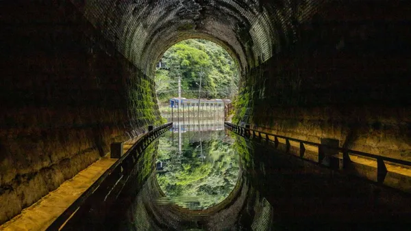 三貂嶺生態友善隧道「時空暗線」：塵封 30 年的百年隧道，以鋼筋設計保留歷史痕跡與自然生態
