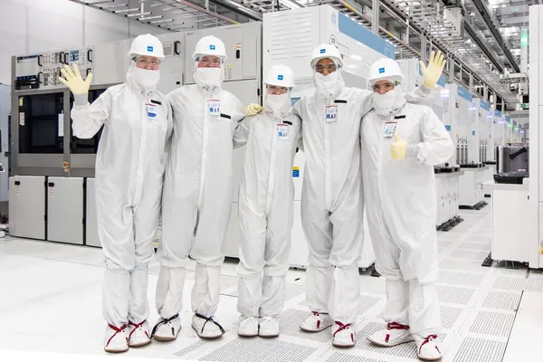 英特爾愛爾蘭新廠啟動Intel 4 製程技術量產.jpg