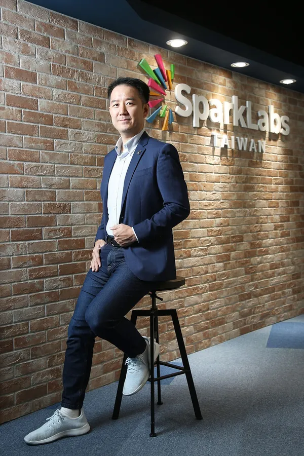 SparkLabs Taiwan 共 同 創辦人暨管理合夥人 邱彥錡