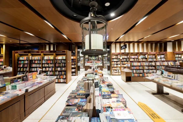 「誠品信義店」確定 12/24 平安夜熄燈！屹立信義區 18 年、吸引 2 億人，最後一夜怎麼過？