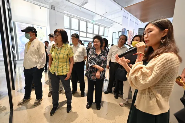 陳菊院長至橡實洞工作室體驗《貝殼島》.jpg