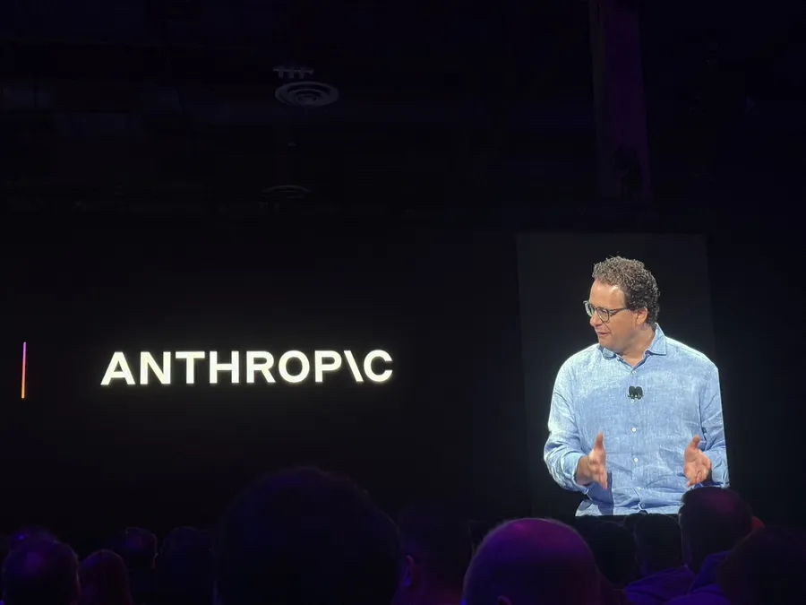 燒錢 vs. 現金流！Anthropic預估2028年營收破700億美元，對比OpenAI模式更穩？