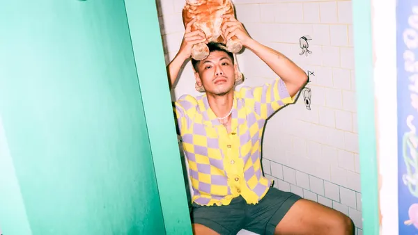 在身份認同的追尋中，探索框架的存在與突破——專訪登曼波