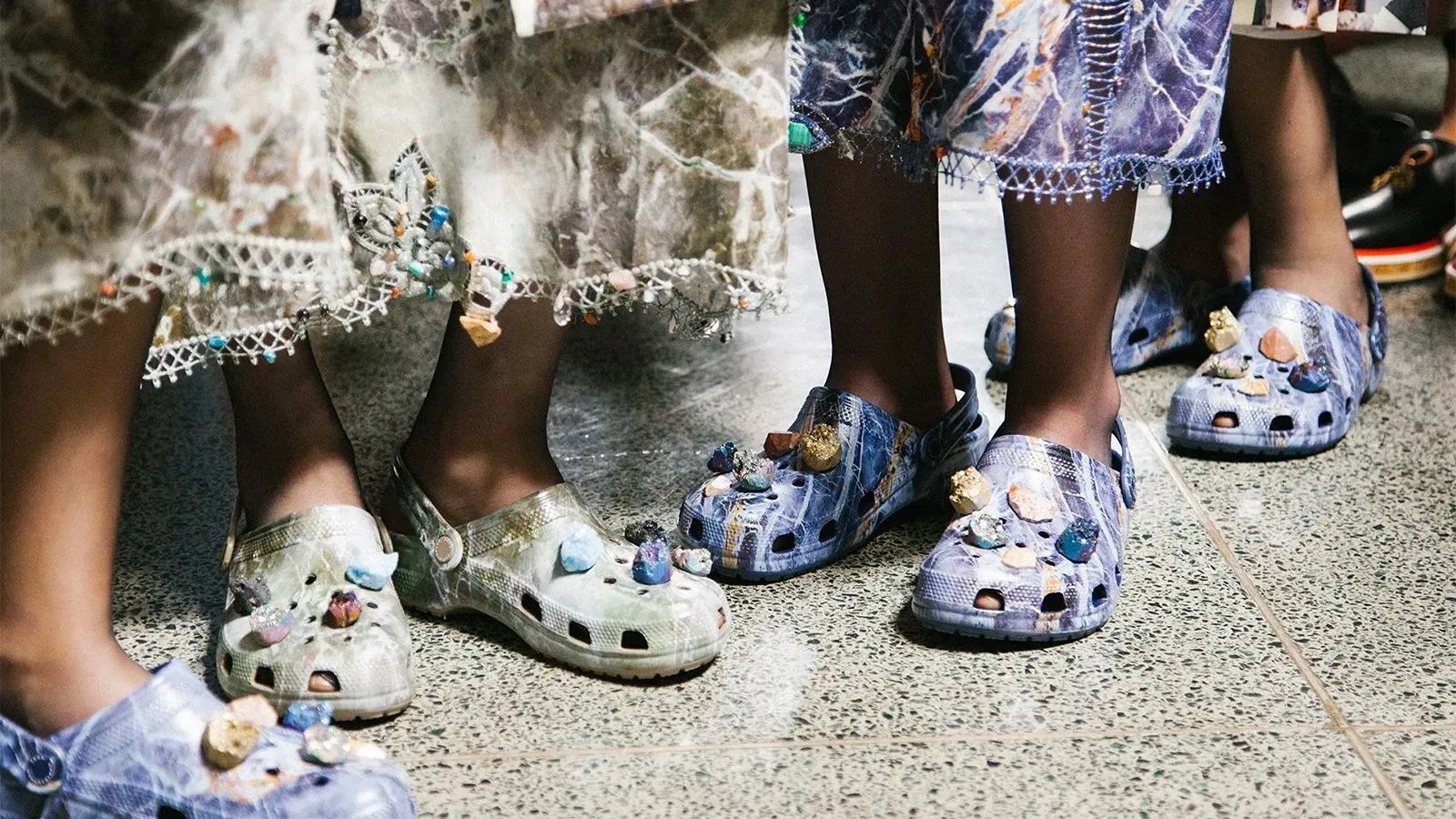 Crocs 營收成長 20%、名列百大最具影響力公司！「地表最醜鞋」如何翻身時尚單品？