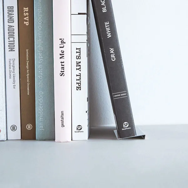 日本極簡書架「9° BOOK STOPPER」
