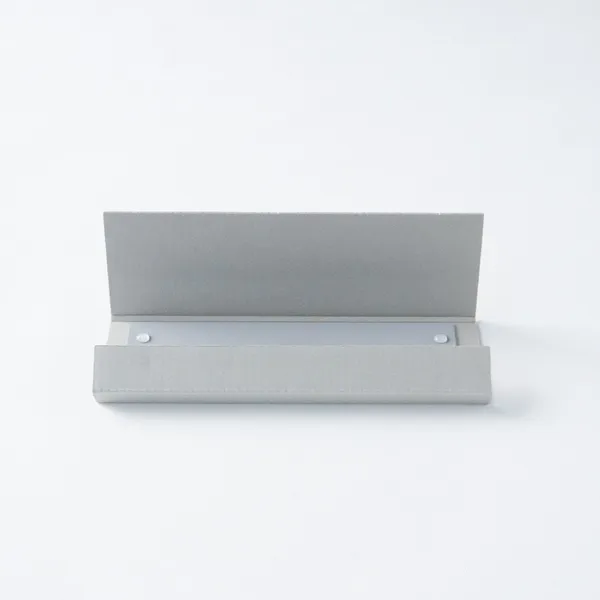 日本極簡書架「9° BOOK STOPPER」