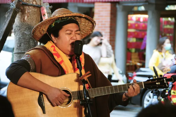 巴奈首張台語專輯《夜婆》