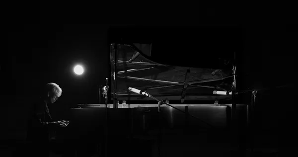 《坂本龍一：OPUS》
