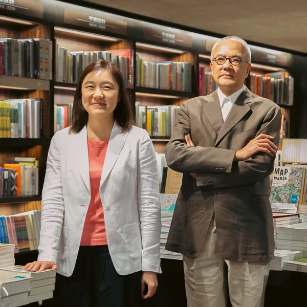 誠品創辦人吳清友先生與董事長吳旻潔小姐合影 (2016年，誠品一萬天).jpg