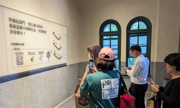 讓歷史、美學、建築細節的理解透過XR互動技術深化在校園中，讓校友的記憶得以數位保存、學生的學習生動有
