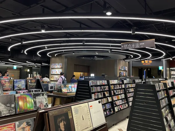 「誠品生活松菸」24 小時書店
