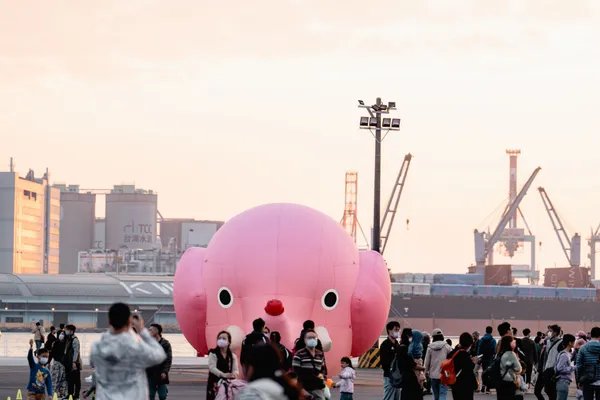 高雄「冬日遊樂園」充氣藝術裝置展