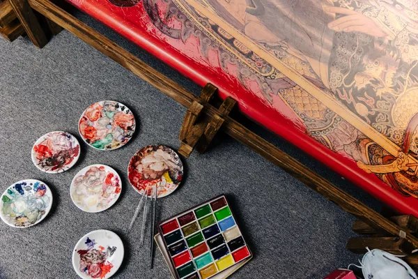 「春源畫室」臺中移展增設「續‧春源畫室」展區，陳列彩繪修護工具與材料.jpg